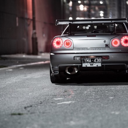 Nissan-Skyline-R34-Silver-Stance