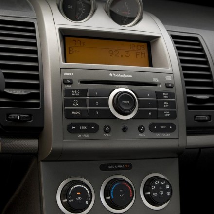 nissan_Sentra_SER_2008-i01-800