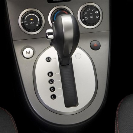 nissan_Sentra_SER_2008-i03-800