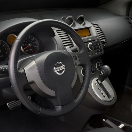 nissan_Sentra_SER_2008-i05-800