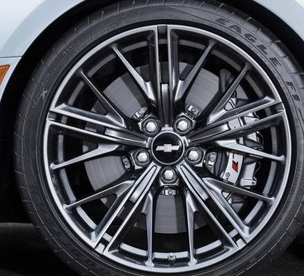 2017-Chevrolet-Camaro-ZL1-10-740x400