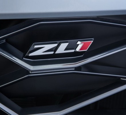 2017-Chevrolet-Camaro-ZL1-6-740x400