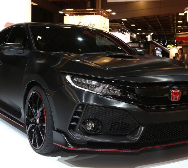 2017-honda-civic-type-r-102-876x535