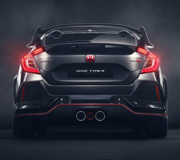 2017-honda-civic-type-r-118-876x535